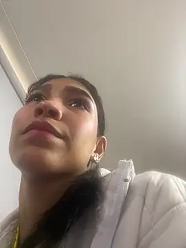 LauraAristizabal online show from April 2026 12:28:02 PM