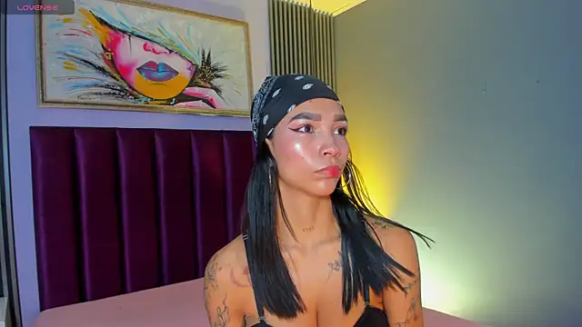 LauraAristizabal online show from April 2026 12:12:02 PM