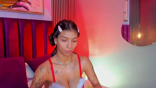 LauraAristizabal online show from December 2025 12:40:01 PM