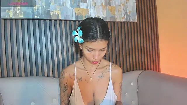 LauraAristizabal online show from October 2025 12:31:02 PM