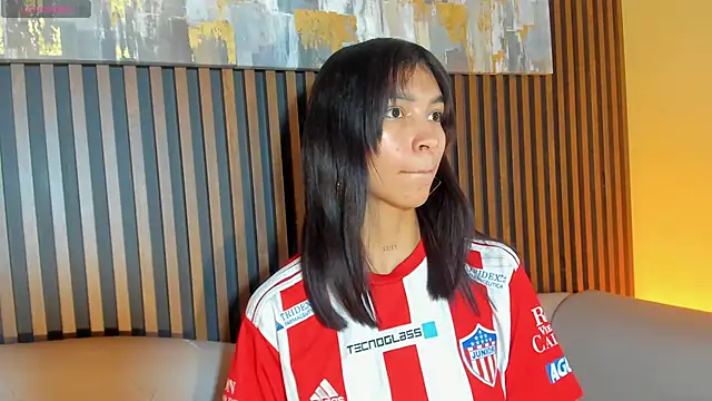 LauraAristizabal online show from December 2025 12:42:01 PM