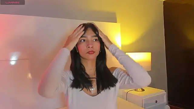 LauraAristizabal online show from February 2026 01:02:02 PM