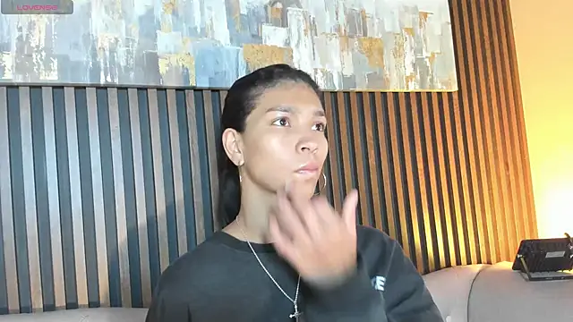 LauraAristizabal online show from February 2026 12:04:02 PM