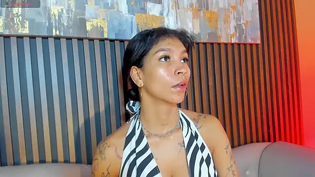 LauraAristizabal online show from December 2025 12:37:01 PM