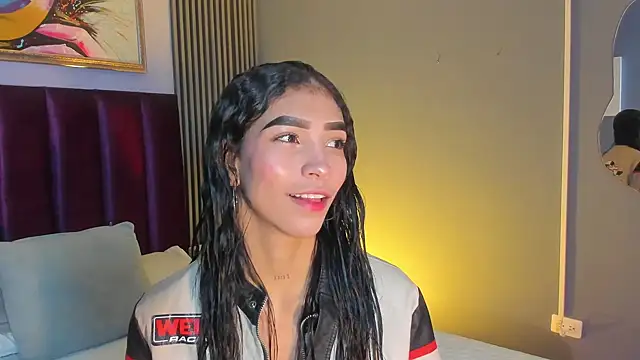 Snapshot of LauraAristizabal chatting on June 2026 11:48:01 AM LauraAristizabal online show from June 2026 11:48:01 AM