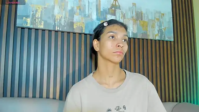 LauraAristizabal online show from November 2025 12:48:02 PM