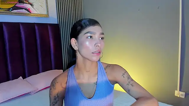 Snapshot of LauraAristizabal chatting on May 2026 11:53:02 AM LauraAristizabal online show from May 2026 11:53:02 AM