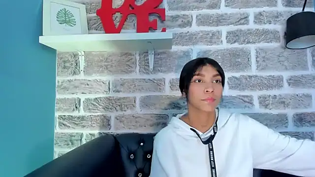 LauraAristizabal online show from March 2025 06:56:02 PM