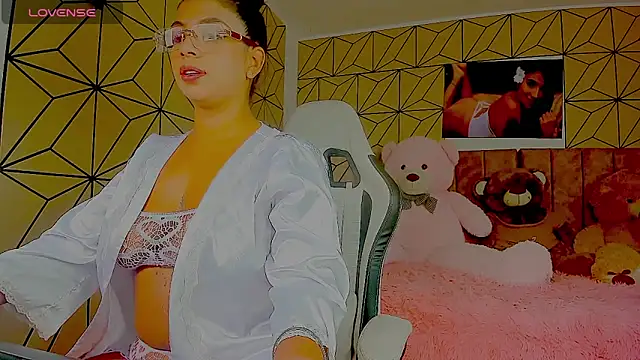 vane lopez  online show from April 2026 06:58:02 PM