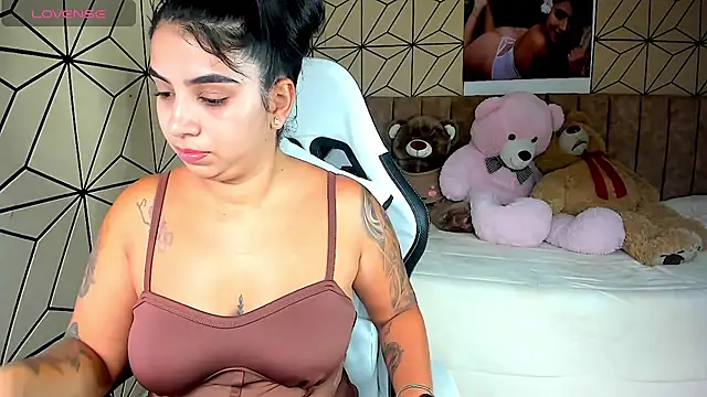 vane lopez  online show from November 2025 06:33:02 PM