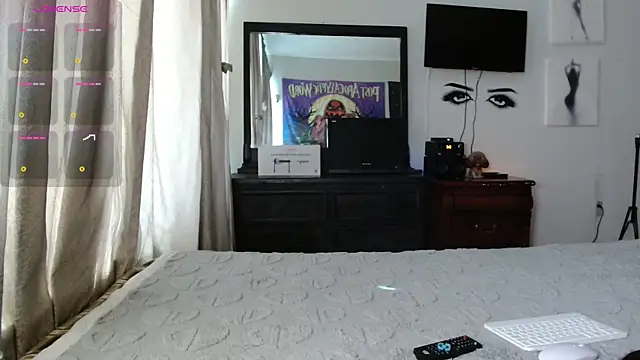 Snapshot of MINI_Petite chatting on October 2025 05:36:02 PM MINI Petite online show from October 2025 05:36:02 PM
