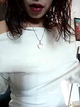Snapshot of MINI_Petite chatting on April 2026 05:39:01 PM MINI Petite online show from April 2026 05:39:01 PM