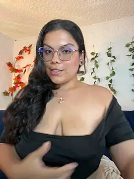 Snapshot of kittylu__ chatting on June 2026 02:11:02 AM kittylu online show from June 2026 02:11:02 AM