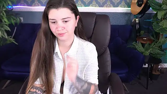 Snapshot of AmellyMilly chatting on October 2025 12:48:02 PM AmellyMilly online show from October 2025 12:48:02 PM