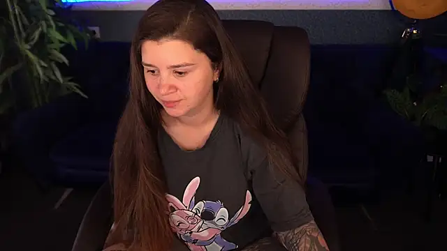 Snapshot of AmellyMilly chatting on November 2025 01:47:02 PM AmellyMilly online show from November 2025 01:47:02 PM