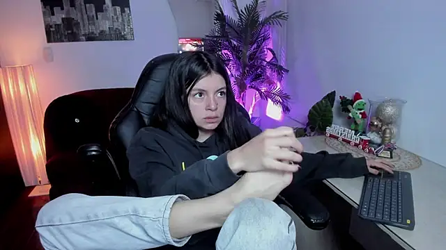 Snapshot of Meghan320 chatting on December 2025 11:49:01 AM Meghan320 online show from December 2025 11:49:01 AM