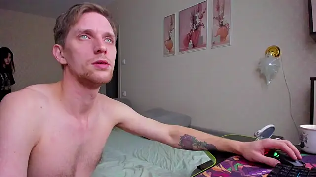 Snapshot of DavidAndSophie chatting on November 2025 03:27:01 PM DavidAndSophie online show from November 2025 03:27:01 PM