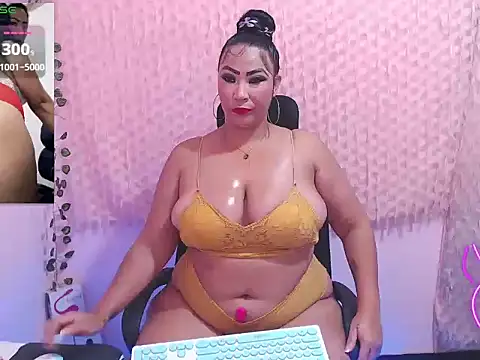 Snapshot of mature_beautifull chatting on October 2025 11:38:02 PM mature beautifull online show from October 2025 11:38:02 PM