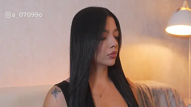 sarah hiill online show from December 2025 12:07:01 PM