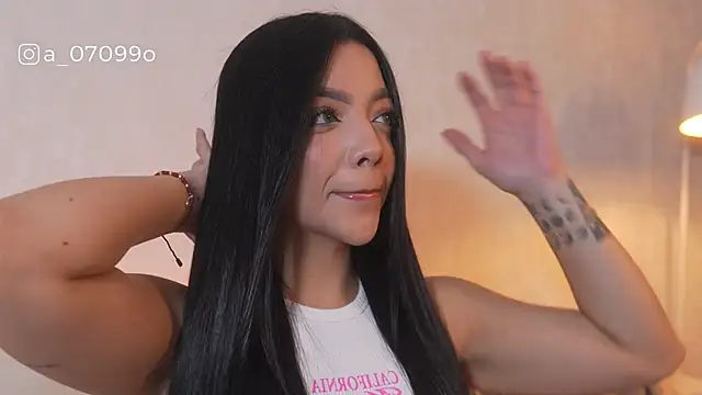 sarah hiill online show from December 2025 11:59:02 AM