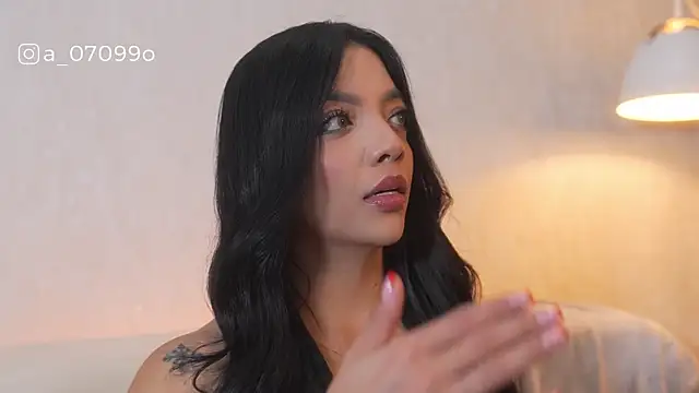 sarah hiill online show from December 2025 10:04:01 PM