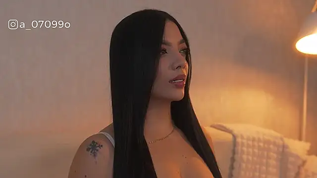 sarah hiill online show from February 2026 12:07:01 AM