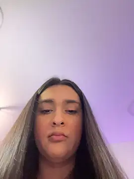 Snapshot of MiahWindsor chatting on June 2026 02:11:02 AM MiahWindsor online show from June 2026 02:11:02 AM