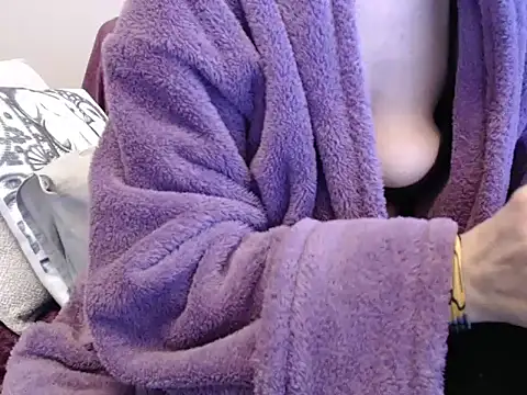 Snapshot of Galadriel chatting on March 2026 04:38:01 AM Galadriel online show from March 2026 04:38:01 AM