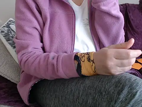 Snapshot of Galadriel chatting on April 2026 04:08:02 AM Galadriel online show from April 2026 04:08:02 AM