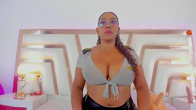 Snapshot of Aisharhodes00 chatting on November 2025 08:45:02 PM Aisharhodes00 online show from November 2025 08:45:02 PM