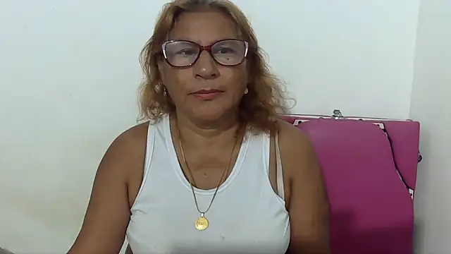 Snapshot of charrysexy1 chatting on April 2026 01:04:02 PM charrysexy1 online show from April 2026 01:04:02 PM