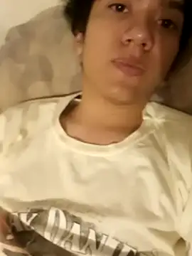 Snapshot of Emv2 chatting on November 2025 06:06:01 AM Emv2 online show from November 2025 06:06:01 AM