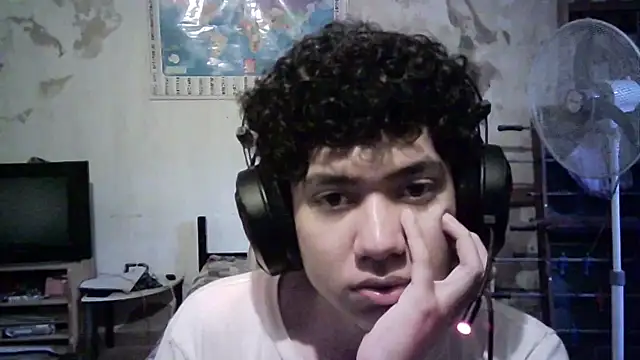 Snapshot of Emv2 chatting on December 2025 09:59:01 PM Emv2 online show from December 2025 09:59:01 PM