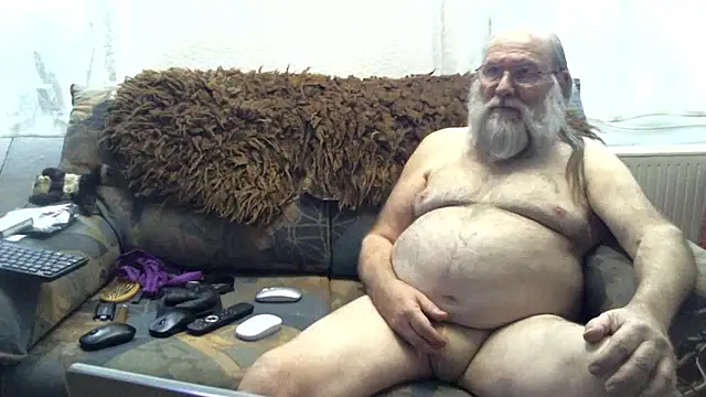 Snapshot of SexySantaC chatting on March 2025 06:44:02 PM SexySantaC online show from March 2025 06:44:02 PM