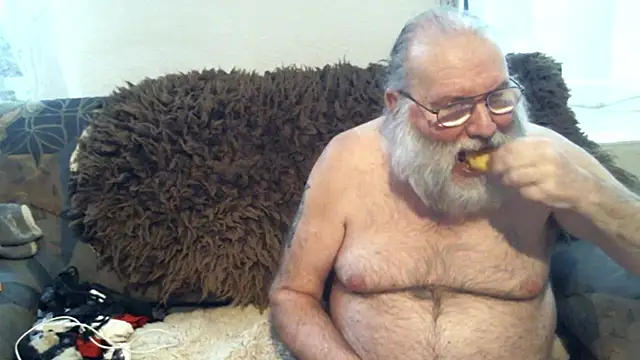 Snapshot of SexySantaC chatting on February 2025 08:46:01 PM SexySantaC online show from February 2025 08:46:01 PM