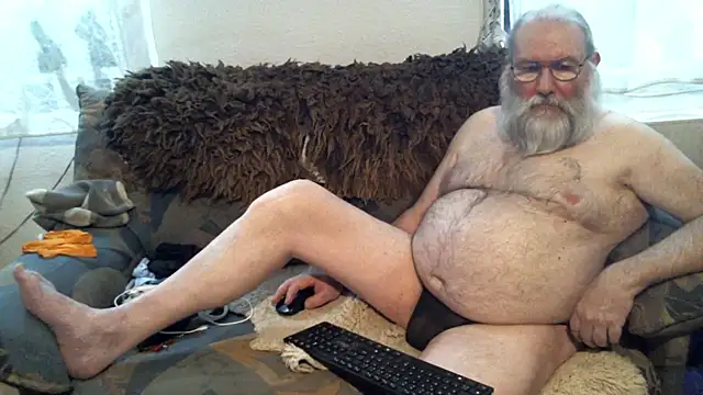 Snapshot of SexySantaC chatting on February 2025 05:51:01 PM SexySantaC online show from February 2025 05:51:01 PM
