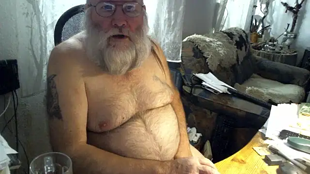 Snapshot of SexySantaC chatting on September 2025 05:50:01 PM SexySantaC online show from September 2025 05:50:01 PM