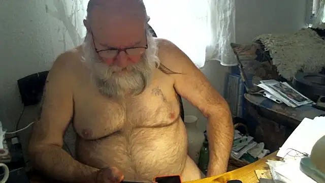 Snapshot of SexySantaC chatting on September 2025 11:05:02 AM SexySantaC online show from September 2025 11:05:02 AM