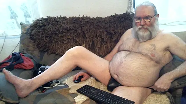 Snapshot of SexySantaC chatting on February 2025 07:27:02 PM SexySantaC online show from February 2025 07:27:02 PM
