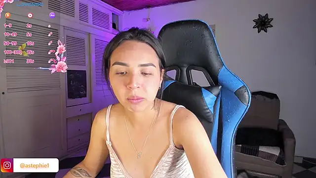 Snapshot of Miss_Nicole chatting on January 2025 01:18:02 AM Miss Nicole online show from January 2025 01:18:02 AM