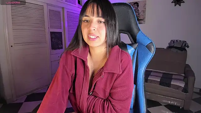 Snapshot of Miss_Nicole chatting on January 2025 05:24:01 AM Miss Nicole online show from January 2025 05:24:01 AM