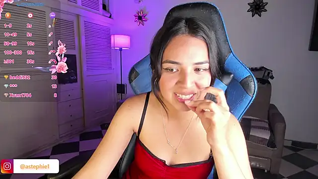 Snapshot of Miss_Nicole chatting on January 2025 04:27:02 AM Miss Nicole online show from January 2025 04:27:02 AM