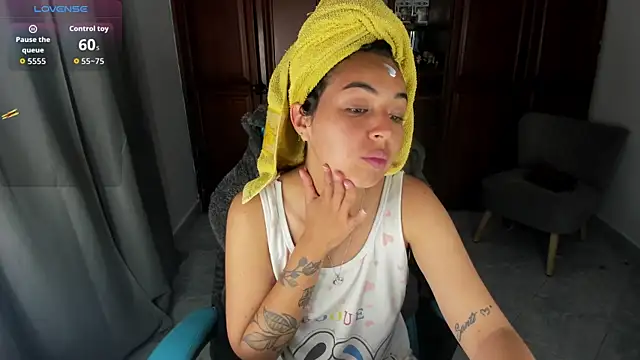 Miss Nicole online show from July 2026 01:44:01 PM