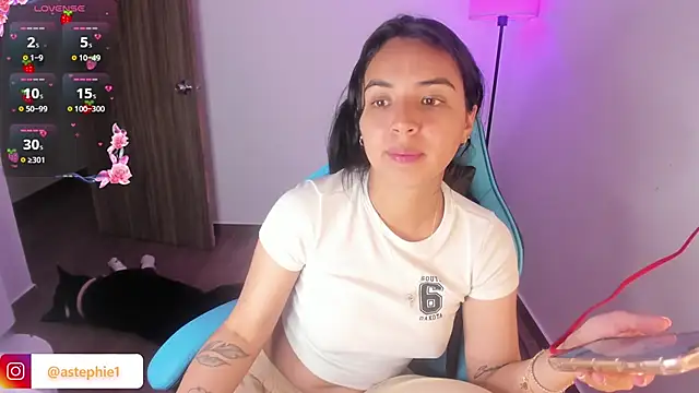 Miss Nicole online show from November 2025 06:52:01 PM