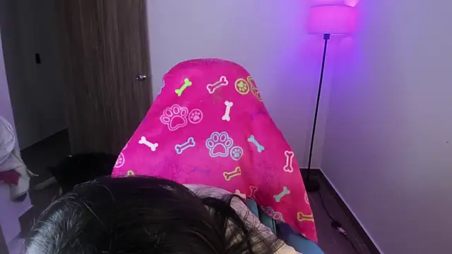 Miss Nicole online show from November 2025 07:03:01 PM