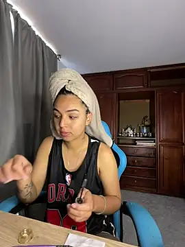 Miss Nicole online show from June 2026 03:18:01 PM