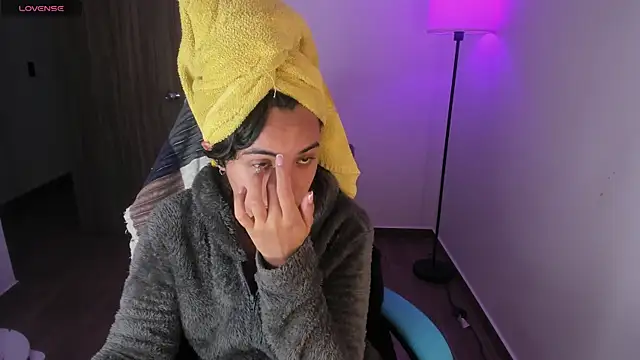 Miss Nicole online show from November 2025 02:12:02 AM