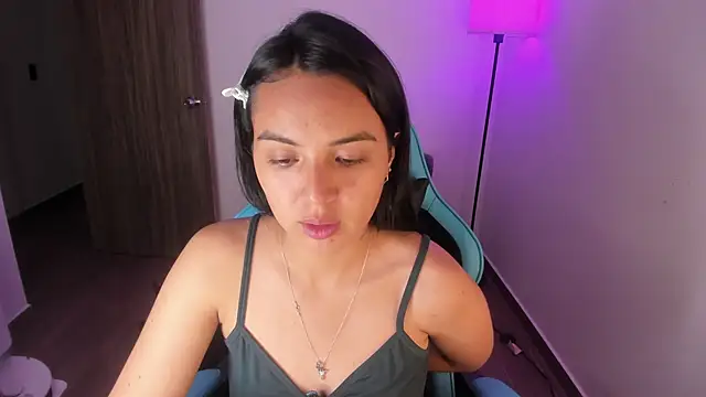 Miss Nicole online show from December 2025 07:15:02 PM