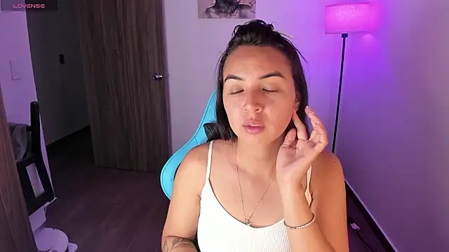 Miss Nicole online show from March 2026 08:47:01 PM