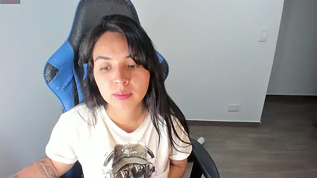 Snapshot of Miss_Nicole chatting on October 2025 12:54:02 AM Miss Nicole online show from October 2025 12:54:02 AM